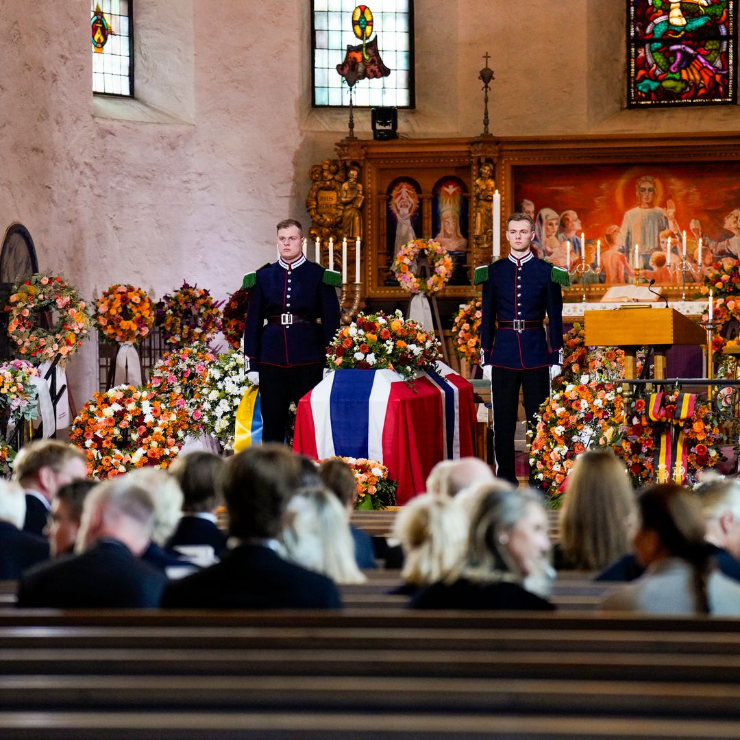 El funeral de la princesa Astrid de Noruega, en directo: llegadas, invitados y todos los detalles del último adiós
