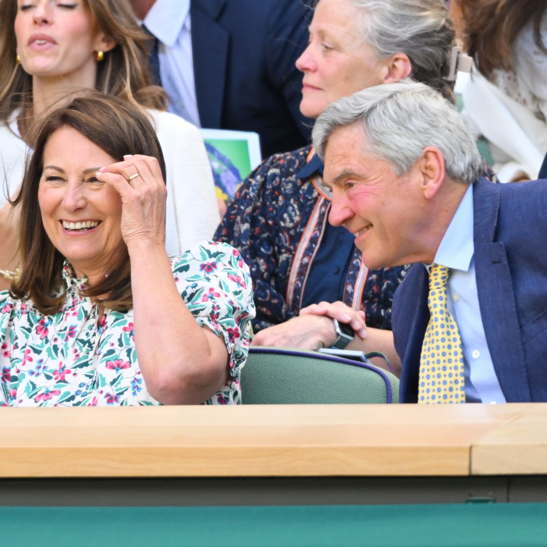 Carole Middleton retoca discretamente su atrevido vestido de Wimbledon para una rara cita con su esposo Michael