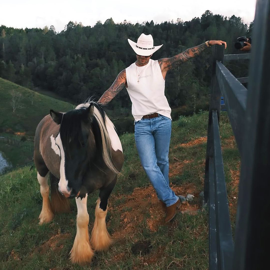 Maluma disfrutando de una de sus pasiones: los caballos