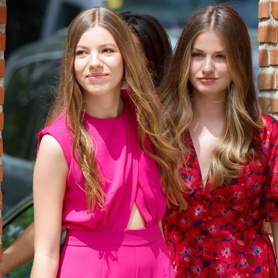 La infanta Sofía innova con un mono 'Barbiecore' de lazada en la espalda y detalles 'cut out'