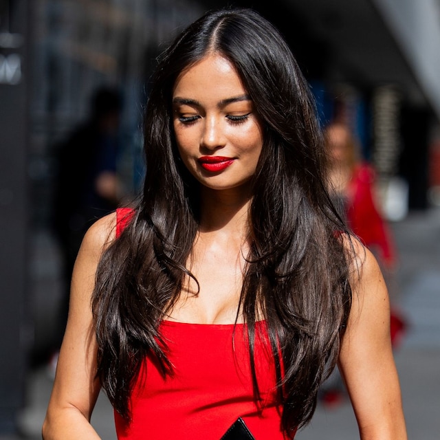 Kelsey Merritt en la Fashion Week de NY con look rojo