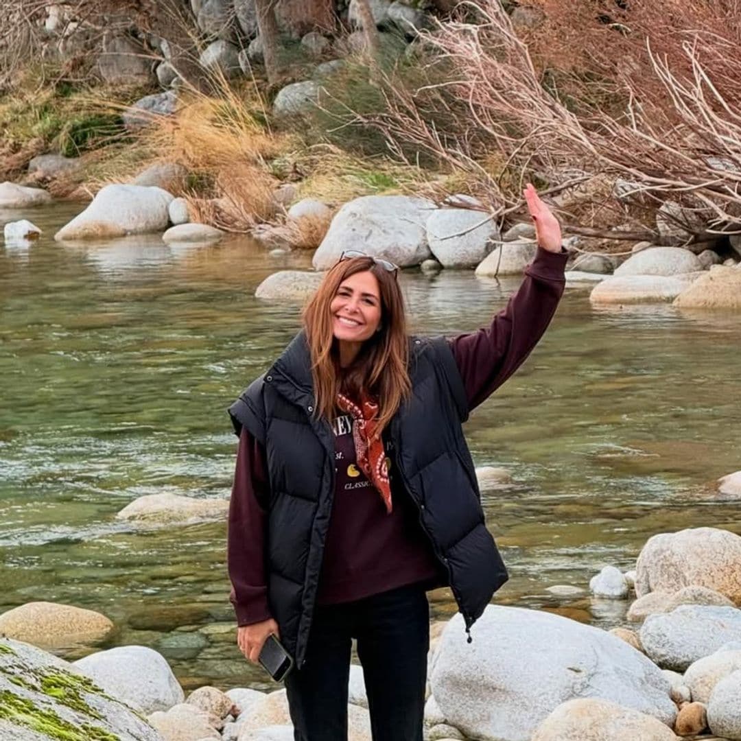 Nuria Roca recorriendo las gargantas de Candeleda