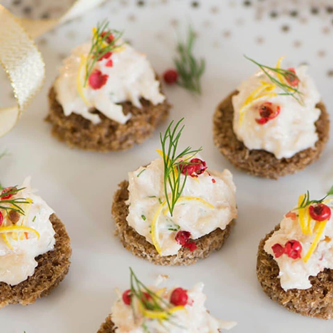 Canapé de ensaladilla de langostinos