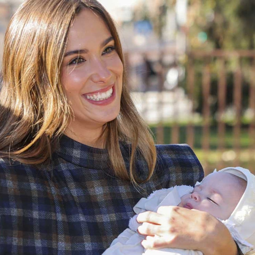 El vestido de cuadros de firma española que ha lucido María Pombo en el bautizo de su hija y que es ideal para invitadas de invierno