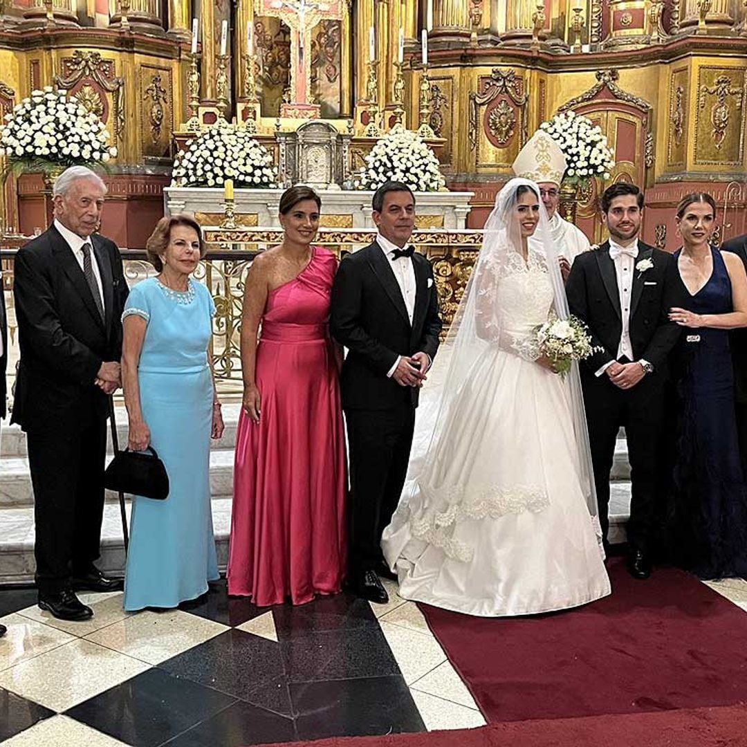 Mario Vargas Llosa asiste en Perú a la boda de su nieta Josefina acompañado de Patricia Llosa y sus hijos