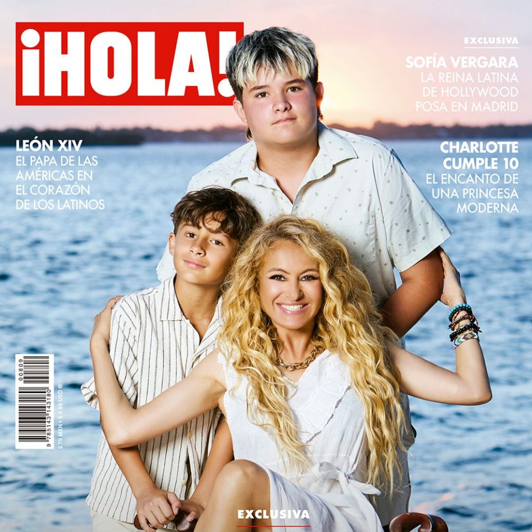 En ¡HOLA!, Paulina Rubio, el renacer de la 'Chica Dorada'