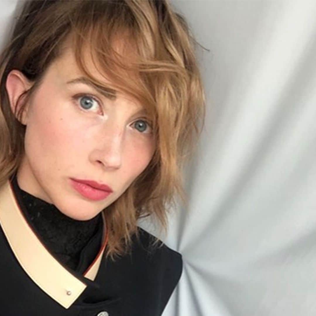 Ingrid García Jonsson cuenta con humor su 'aventura' de teñirse las cejas de morado