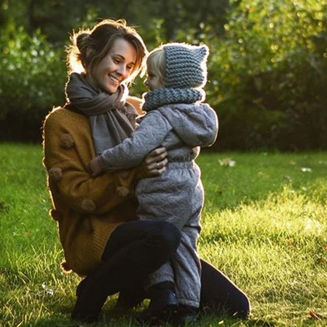 Carlos Baute y Astrid Klisans les enseñan a sus hijos los rincones de Letonia