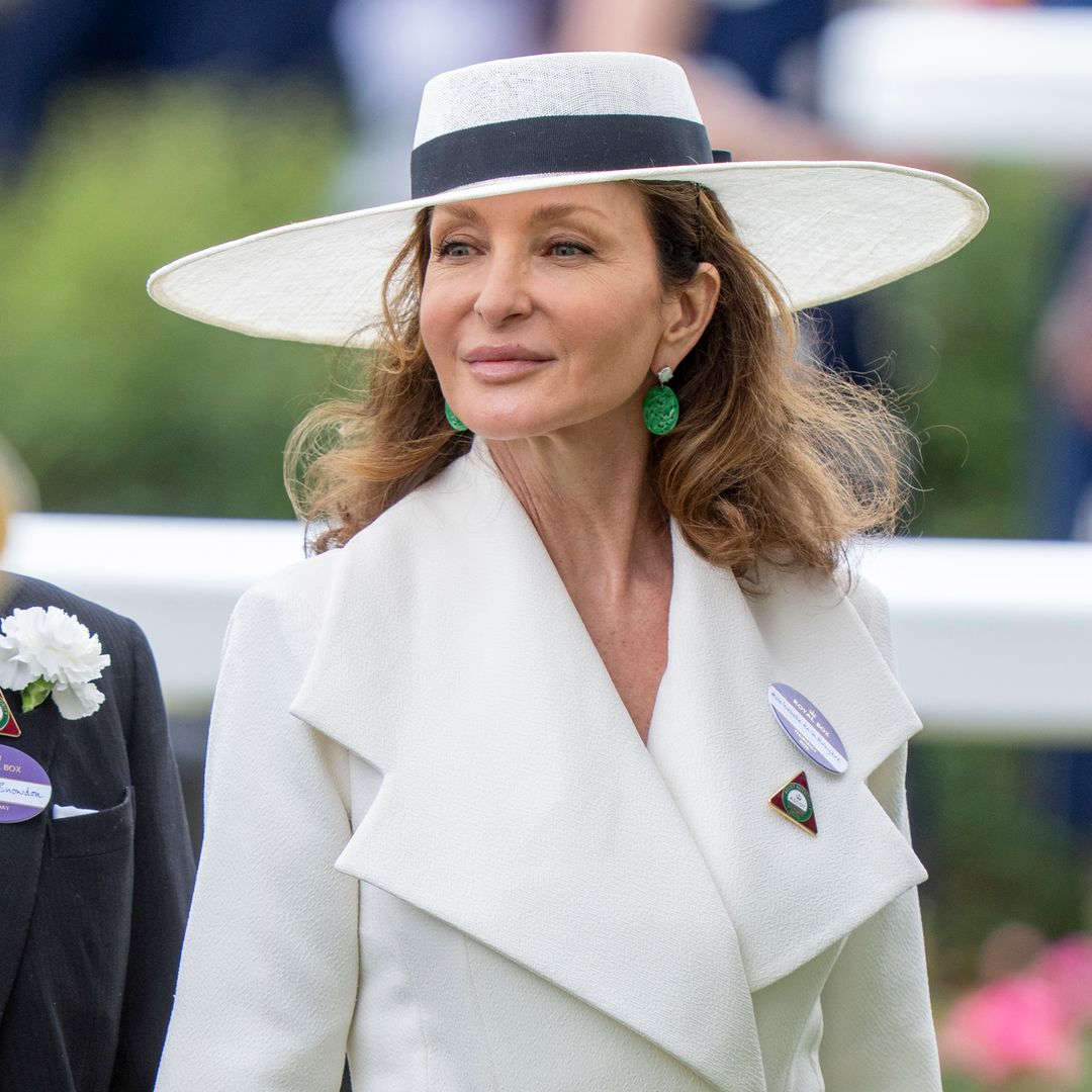 Isabelle de la Bruyère, la elegante novia francesa del conde de Snowdon, demuestra por qué el fajín es su secreto para conseguir una silueta más estilizada