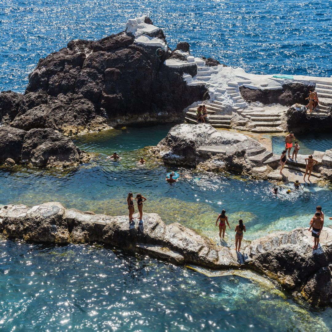 Las piscinas naturales más espectaculares de Portugal para bañarte en el océano sin preocuparte por las olas