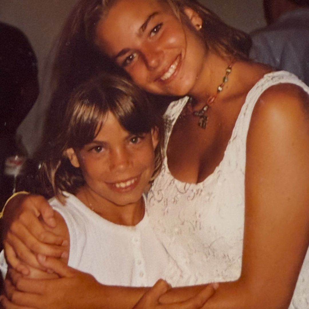 Carla Goyanes emociona con su carta a Caritina en el segundo aniversario de su muerte y abre su álbum más personal: "Mi primera sonrisa fue para ti"