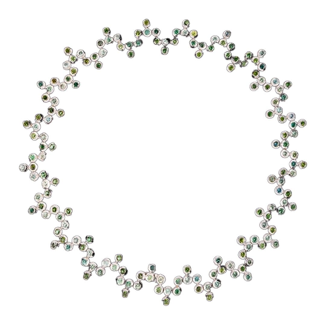 Collar de oro blanco (25.000 €), de Grassy