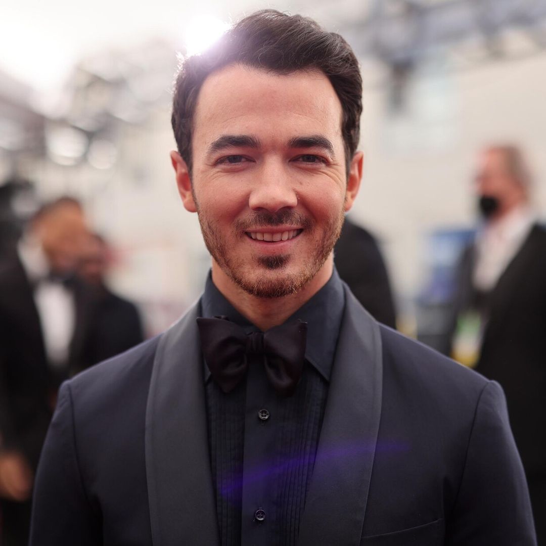 Kevin Jonas crea conciencia sobre el cáncer de piel tras una reciente cirugía