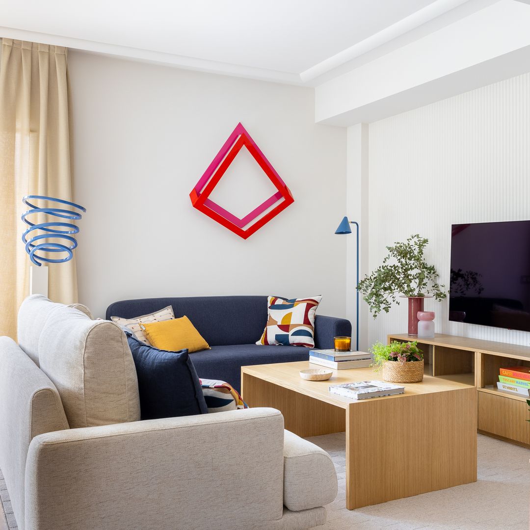 Color, arte y diseño a medida: un refugio de 180 m² con mucha personalidad en Colmenar Viejo