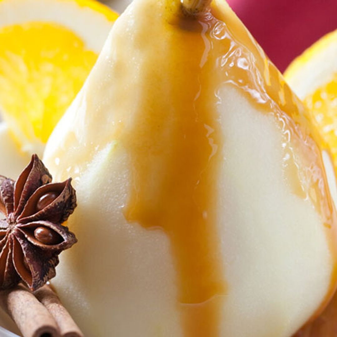 Peras en almíbar de anís y canela con dulce de leche