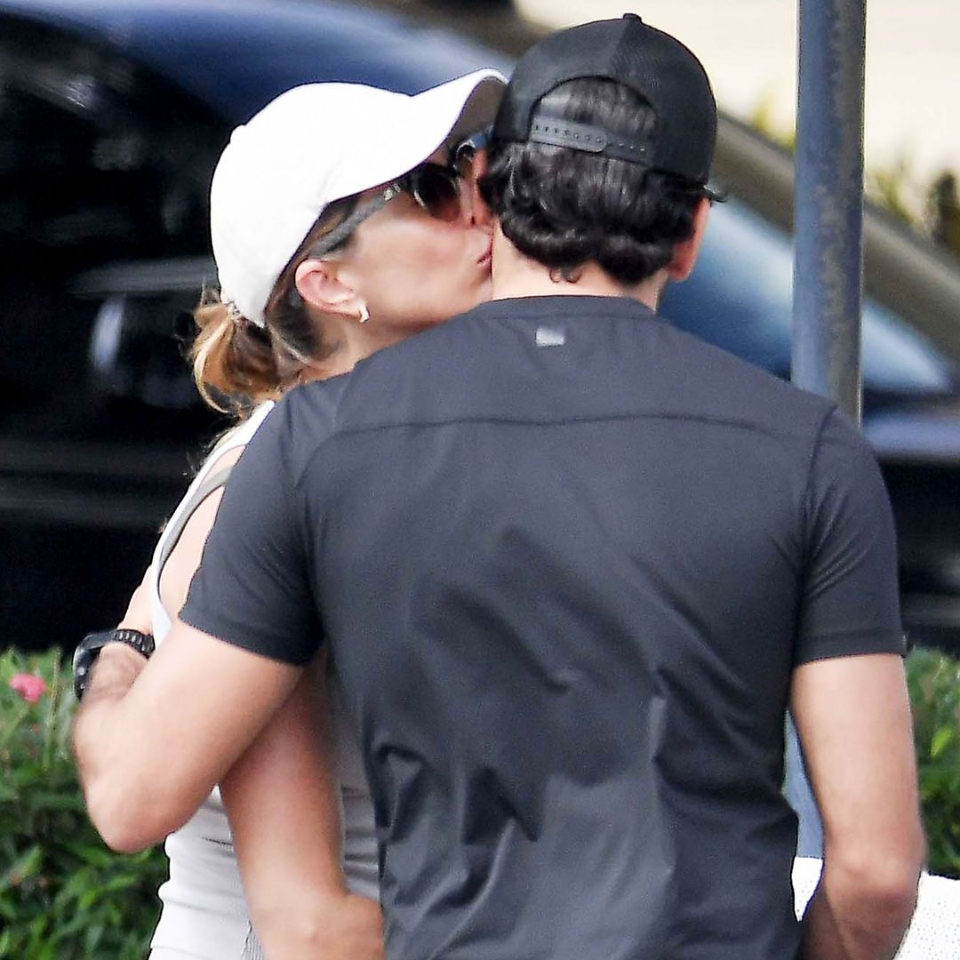 Gisele dándole un beso a Joaquim