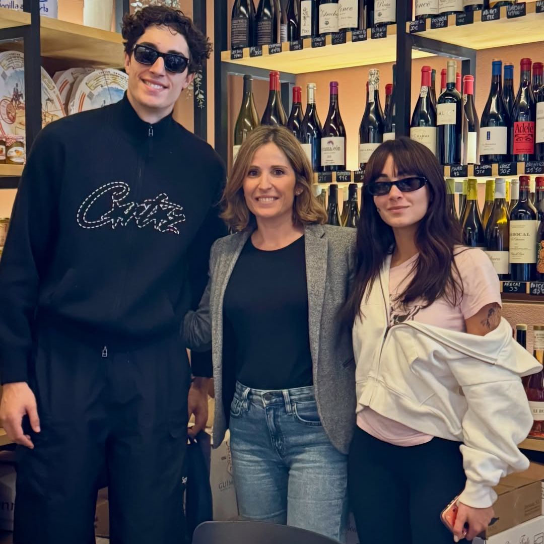La inesperada parada de Aitana y Plex en Albacete por una dulce razón