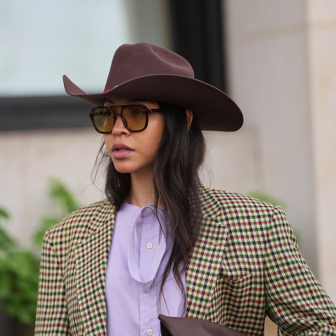 El street style lo confirma: los sombreros son el accesorio más elegante del verano