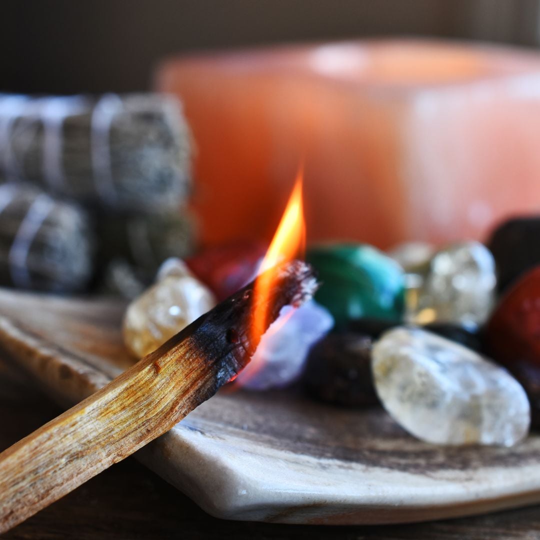 Cómo purificar el ambiente de tu casa con palo santo y aprovechar sus beneficios