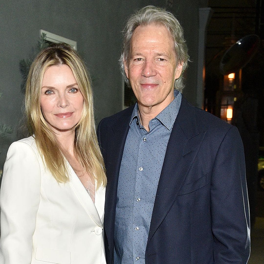 Michelle Pfeiffer sorprende posando con su marido, el guionista  David E.Kelley