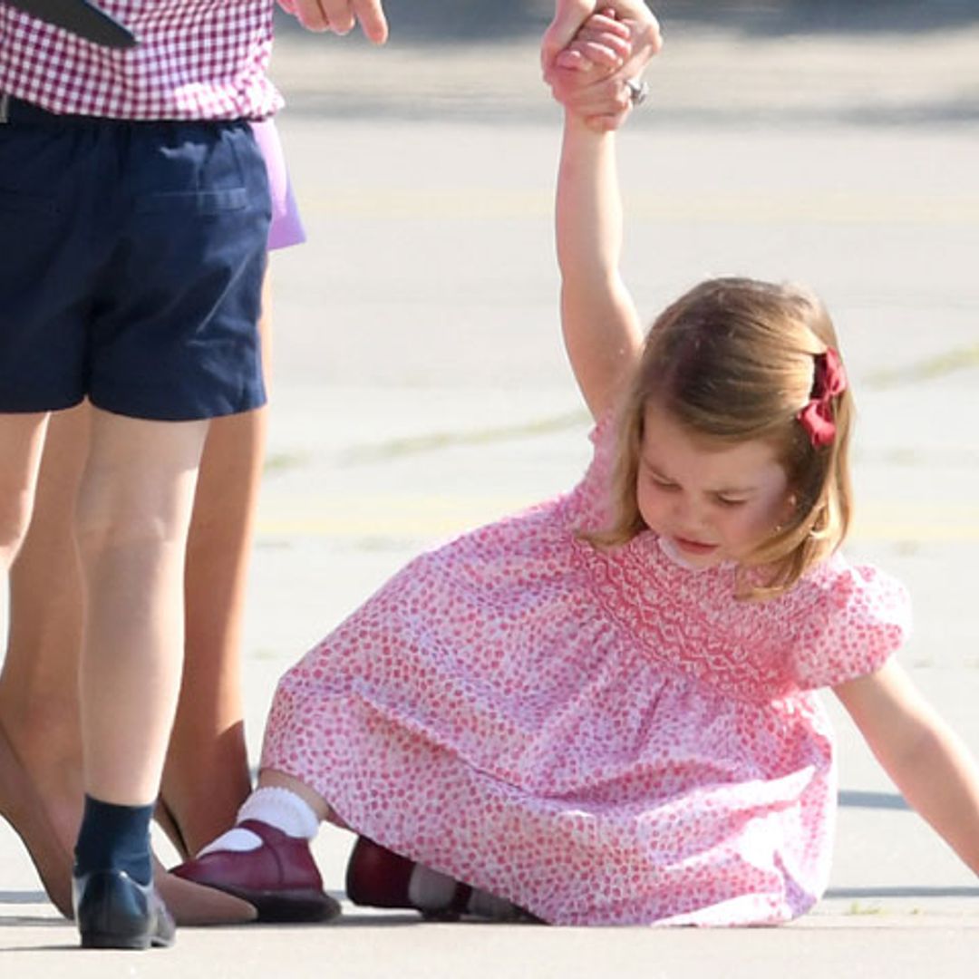 Las lágrimas de la princesa Charlotte tras su caída en el aeropuerto de Hamburgo
