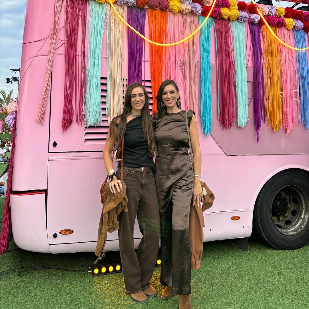 Patricia Pardo posa con su hermana Tamara y su increíble parecido sorprende: dos gotas de agua en el concierto de Shakira en Madrid