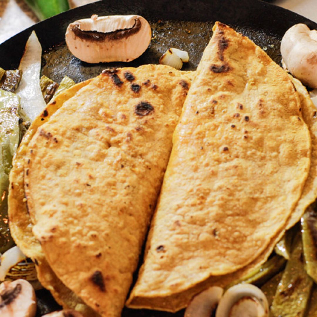 Tacos de nopales, cebolla y champiñón