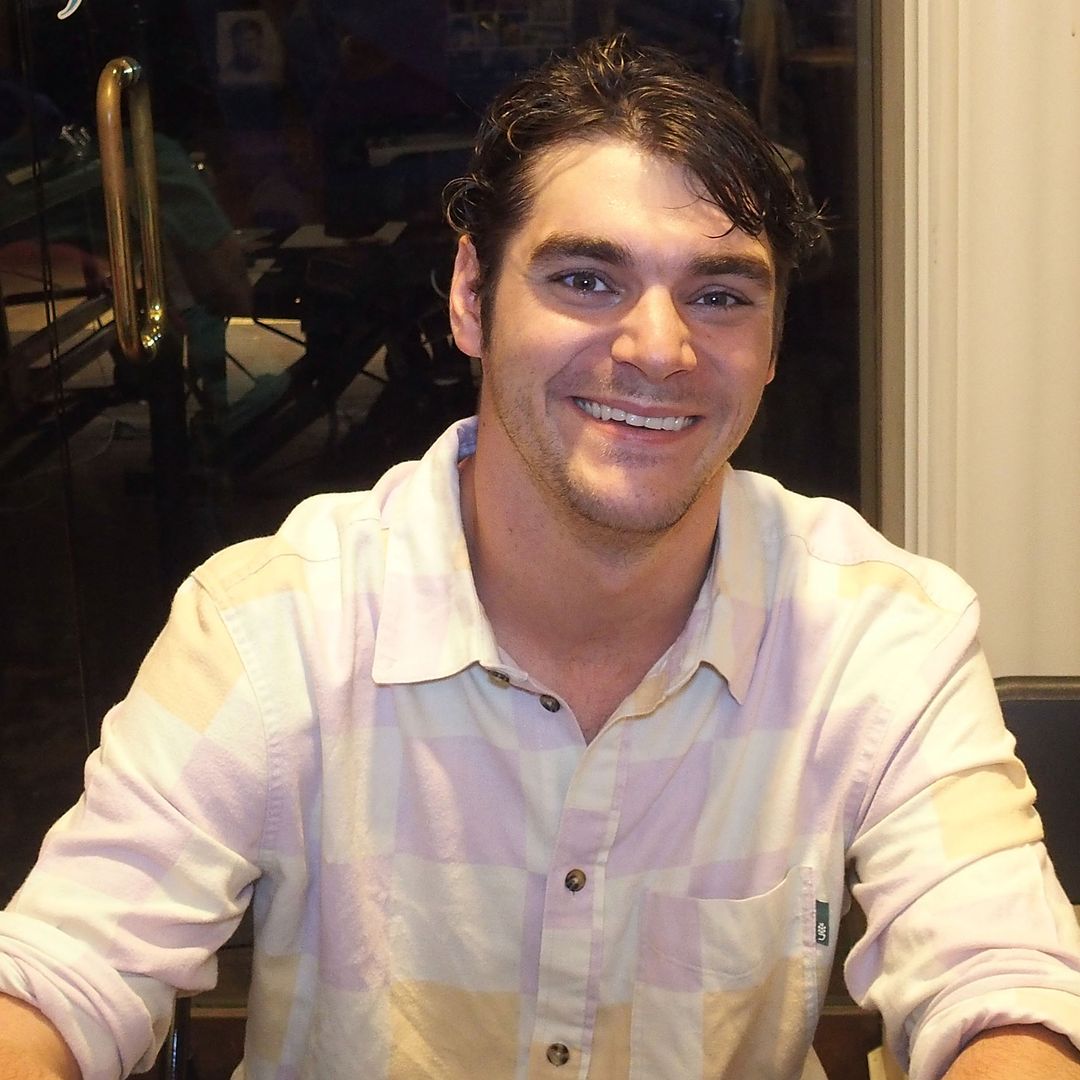 Se revela la causa de la muerte de RJ Mitte: la difícil vida del actor tras 'Breaking Bad', entre la presión del éxito y los problemas económicos