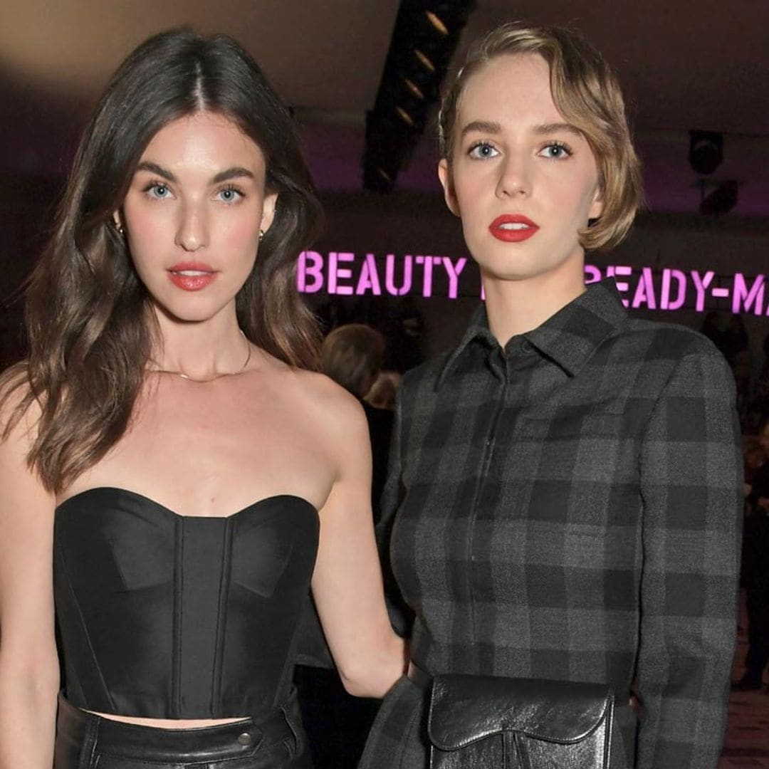 Maya Hawke, Karlie Kloss y otras invitadas con estilazo en el desfile más poderoso de París
