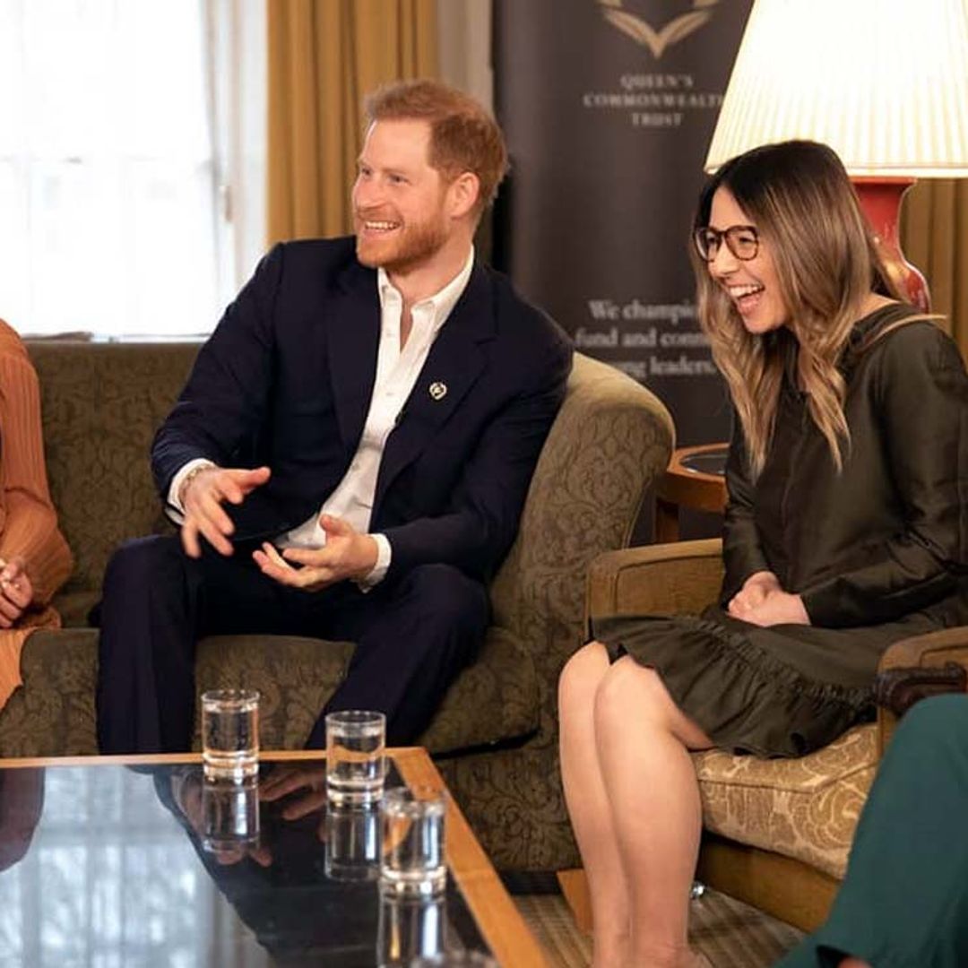 El ataque de risa del príncipe Harry durante la reunión en Buckingham con jóvenes líderes