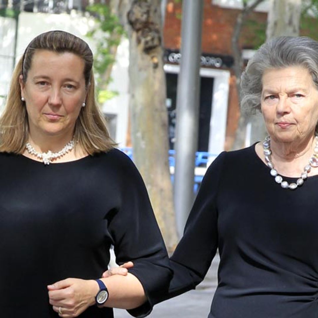 Cristina de Borbón-Dos Sicilias, arropada por su madre y su marido en un funeral por su abuela, la infanta Alicia