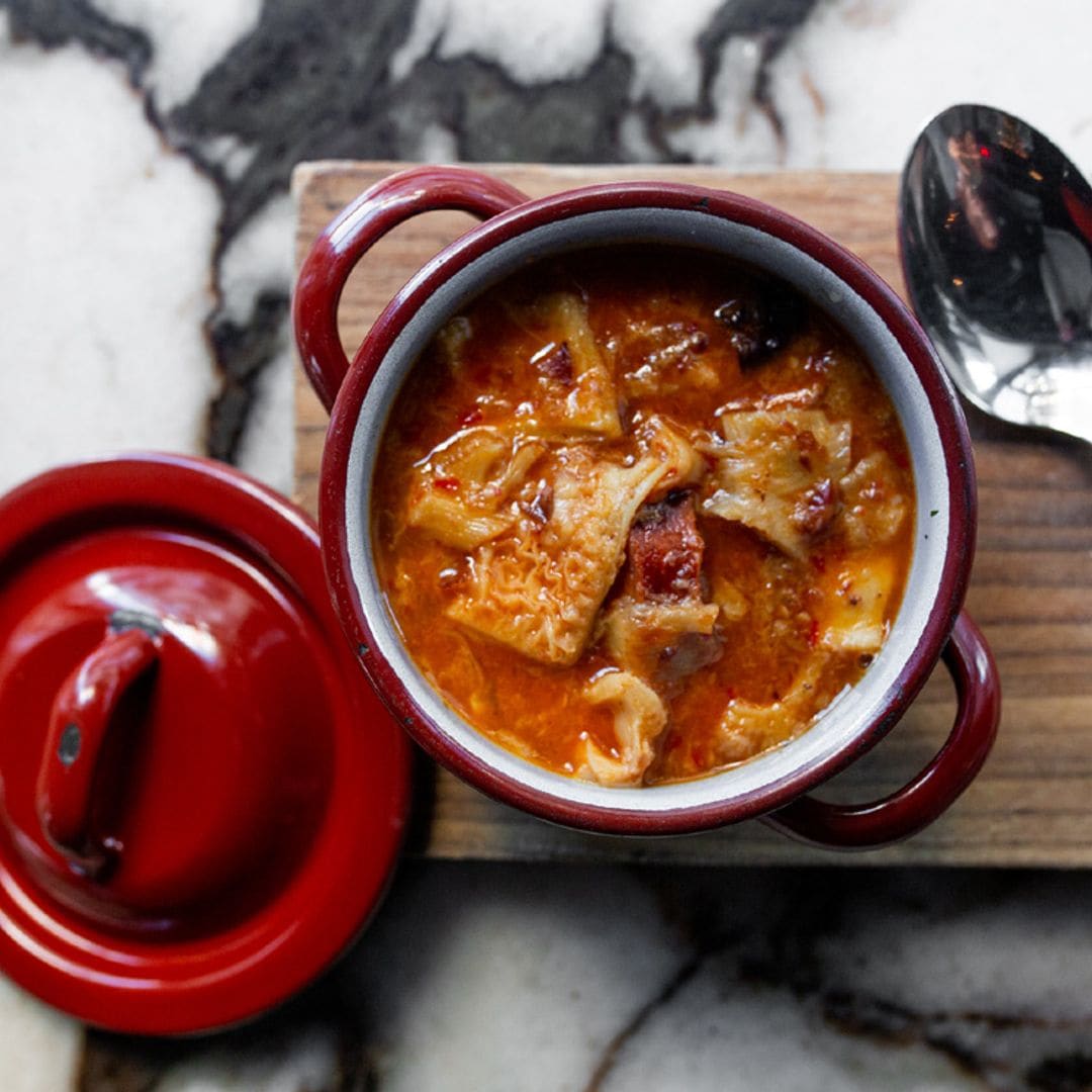 Prepara el pan para mojar ¡que comemos callos!