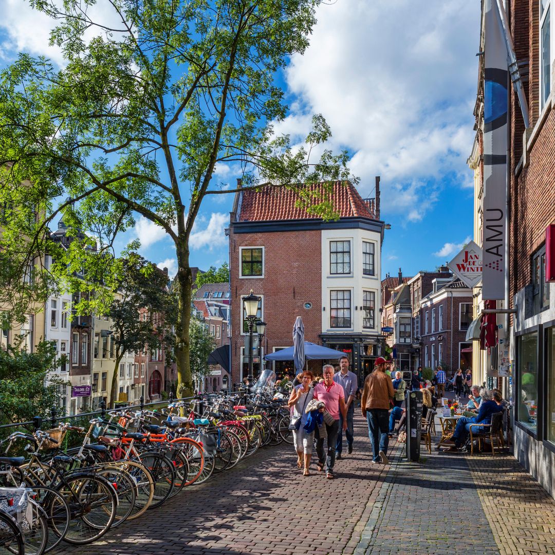 Miles de bicis llenan las calles de Utrecht