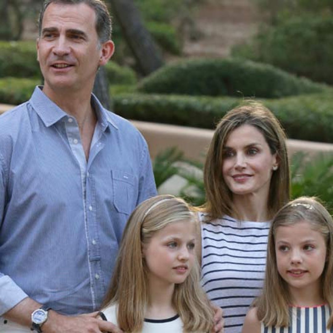 Los Reyes y sus hijas posan un verano más en el palacio de Marivent