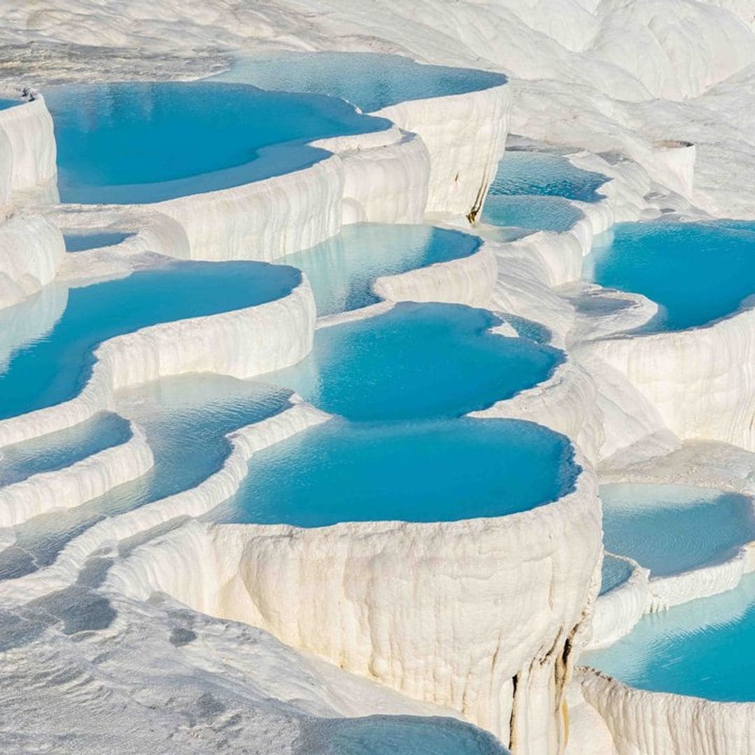 Del misterioso ojo de la tierra a la garganta de los infiernos: así son las piscinas naturales más increíbles