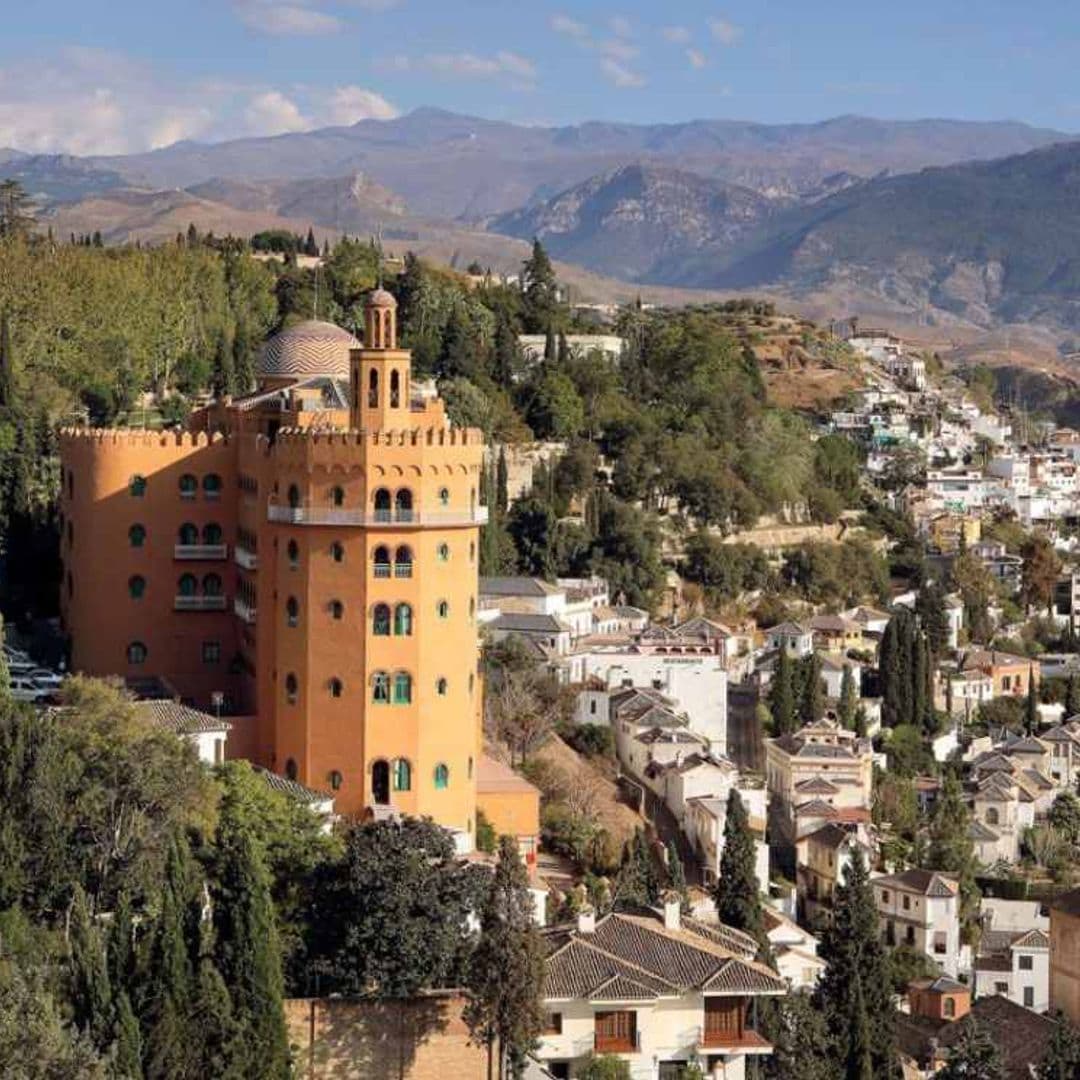 Sueños en un palacio de esencia andalusí a los pies de La Alhambra