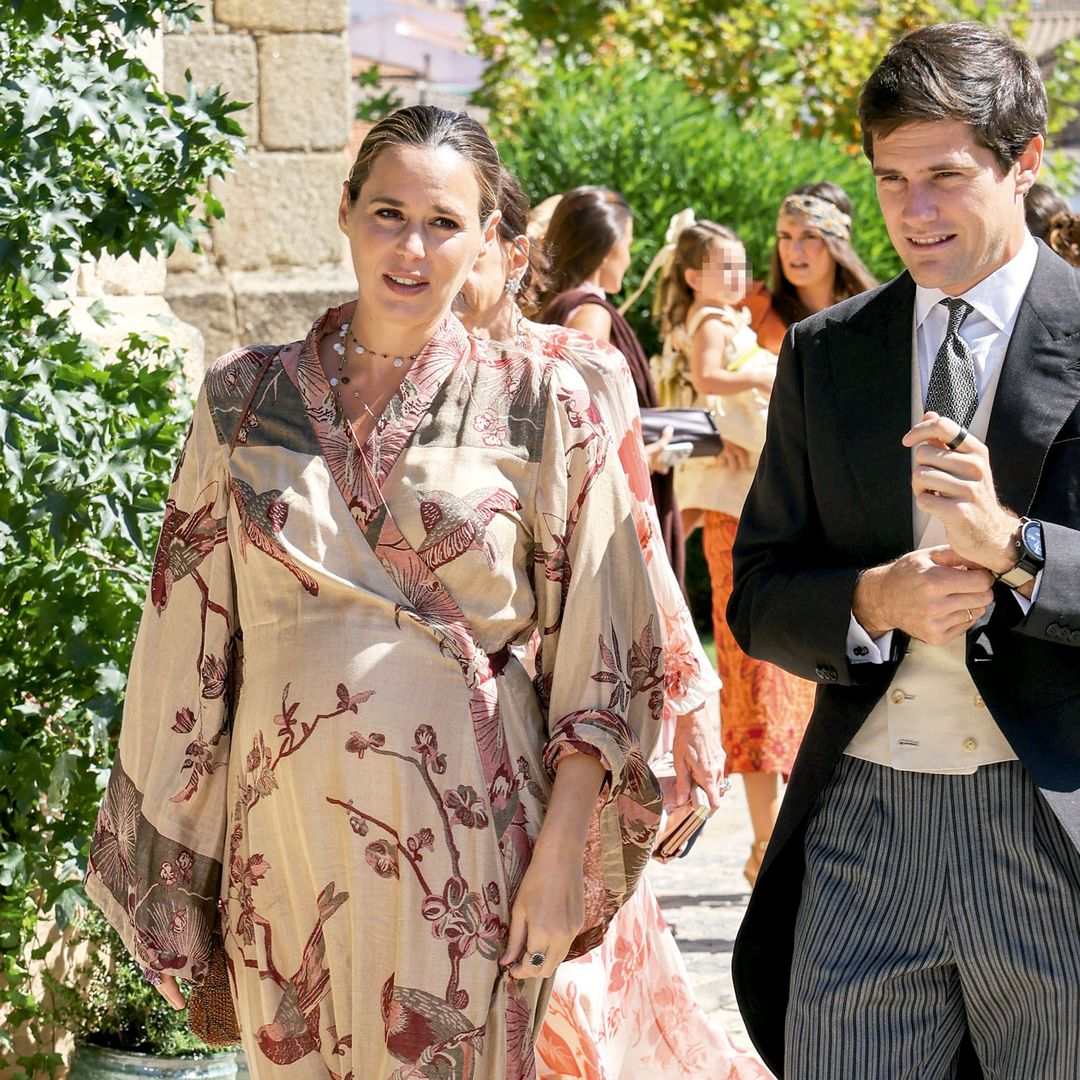 IMÁGENES EXCLUSIVAS: El original look de Claudia Osborne y otras invitadas de la 'jet set' a la boda de Paloma Vega-Penichet