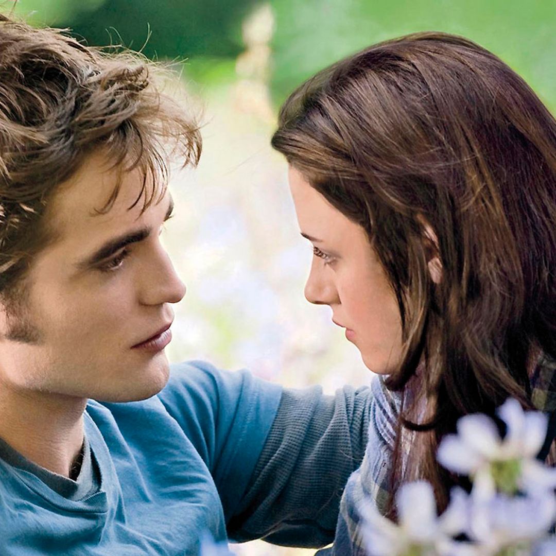 Quince años después... ¡Edward Cullen y Bella Swan vuelven a nuestras vidas con un nuevo libro!