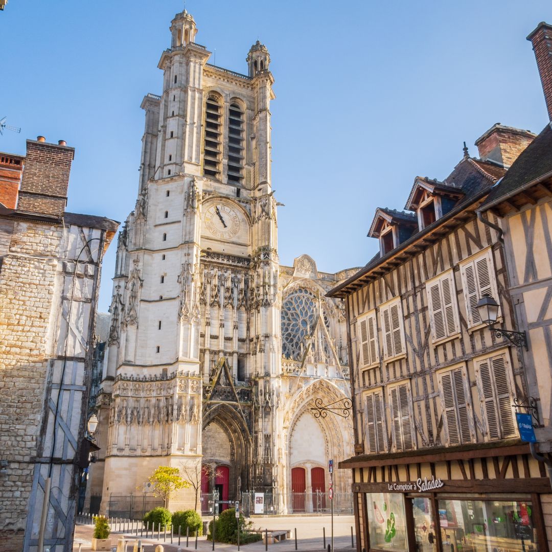 Catedral de la ciudad medieval de Troyes, Francia