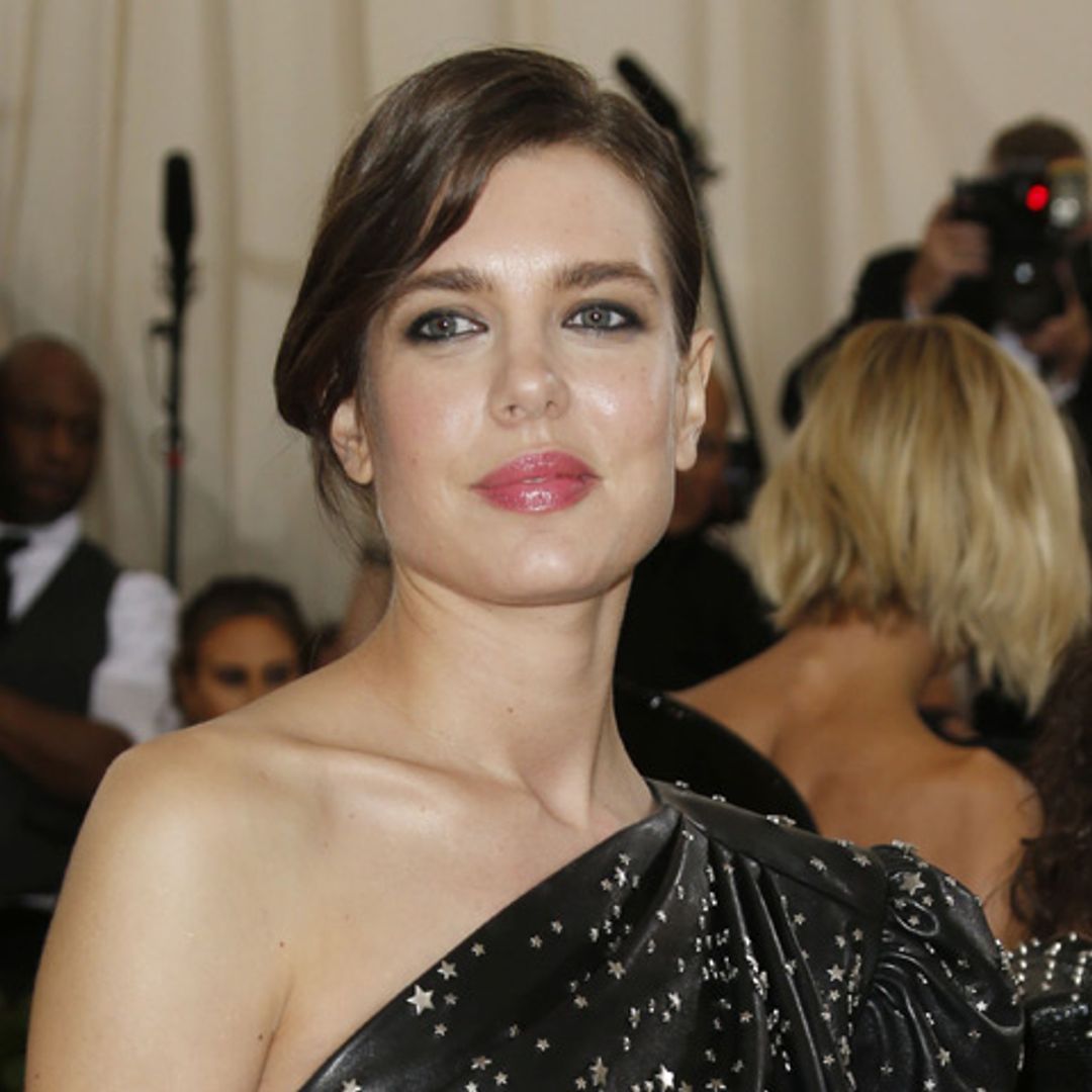 En ¡HOLA!, Carlota Casiraghi rompe su compromiso con Dimitri Rassam a los dos meses de nacer su hijo