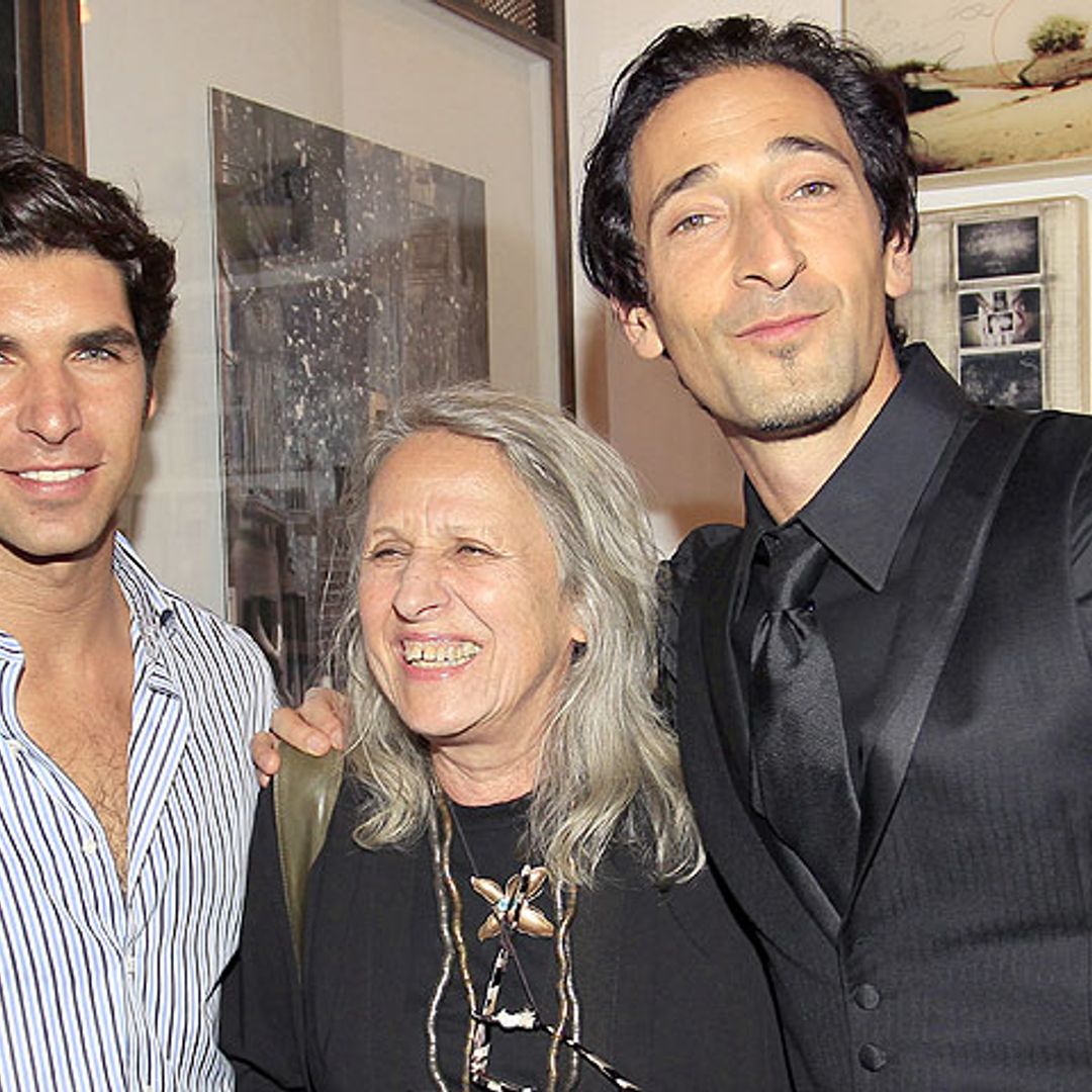 Adrien Brody, en el grupo de amigos que navegaba con Eva González y Cayetano Rivera