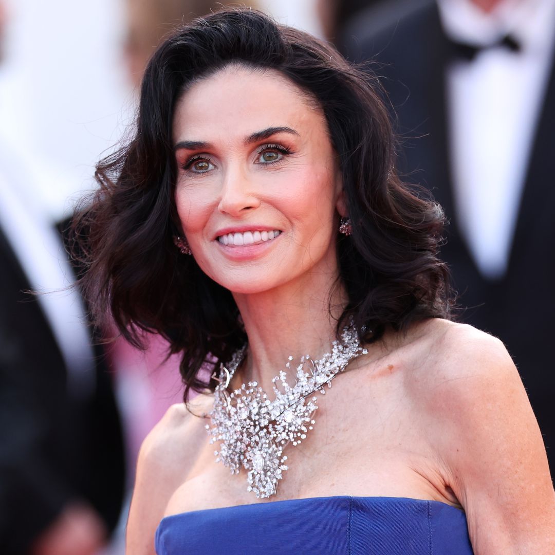 Manuel Zabaleta, peluquero, sobre el nuevo bob de Demi Moore: "Las líneas horizontales a la altura de la mandíbula crean definición, lo que asociamos con juventud"