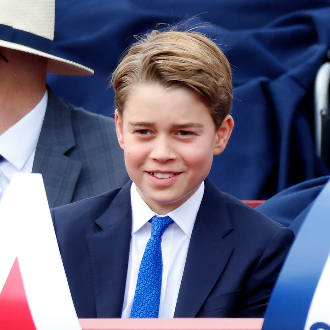 El príncipe George sorprende en su reciente aparición pública ¡es casi tan alto como su madre, la princesa Kate!