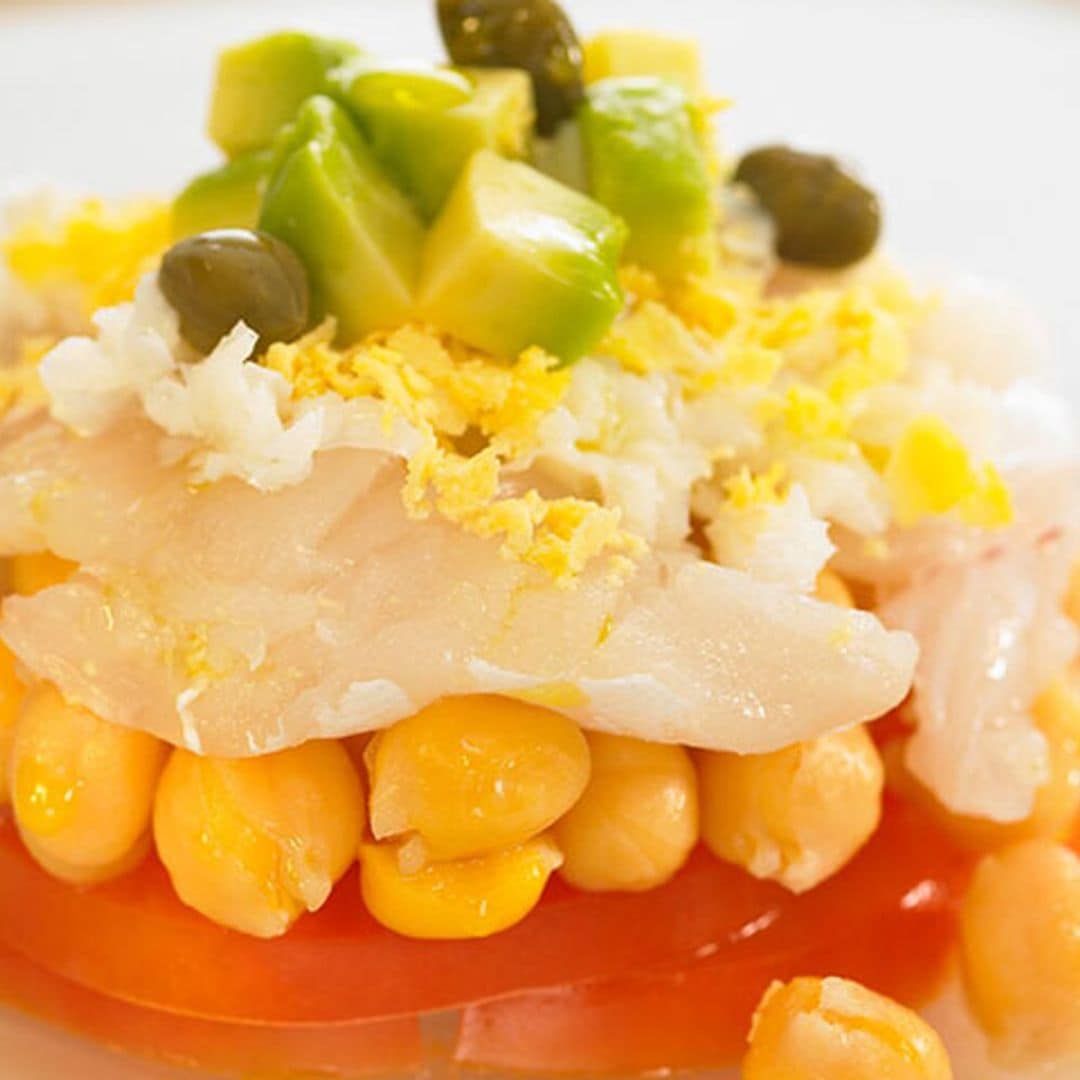 Ensalada de garbanzos con bacalao y aguacate