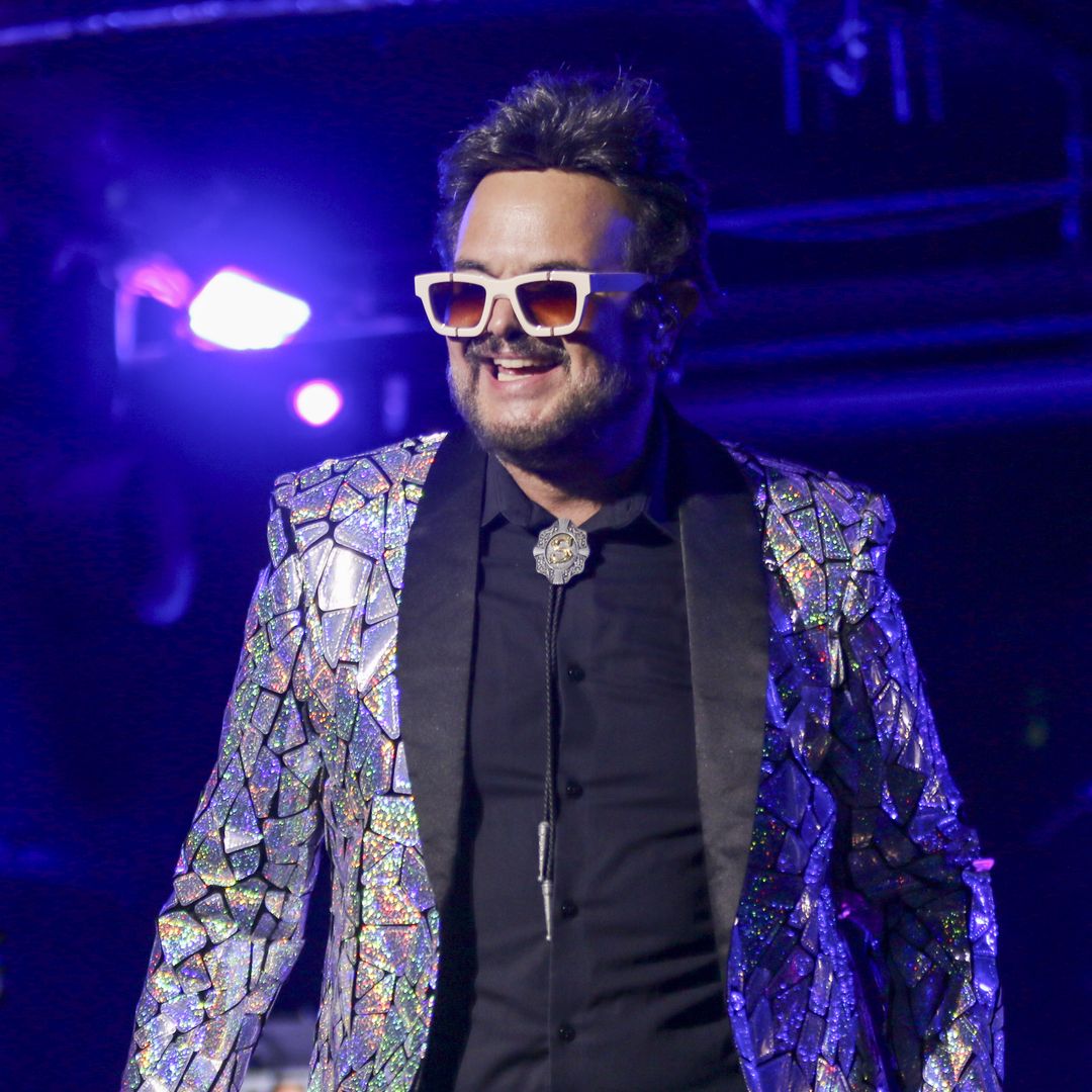 Aleks Syntek se despide de México y revela el origen de su molestia durante concierto