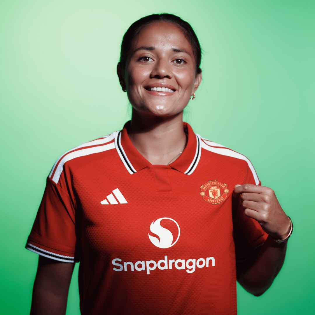 Rebeca Bernal hace historia: es la primera mexicana en fichar con el Manchester United