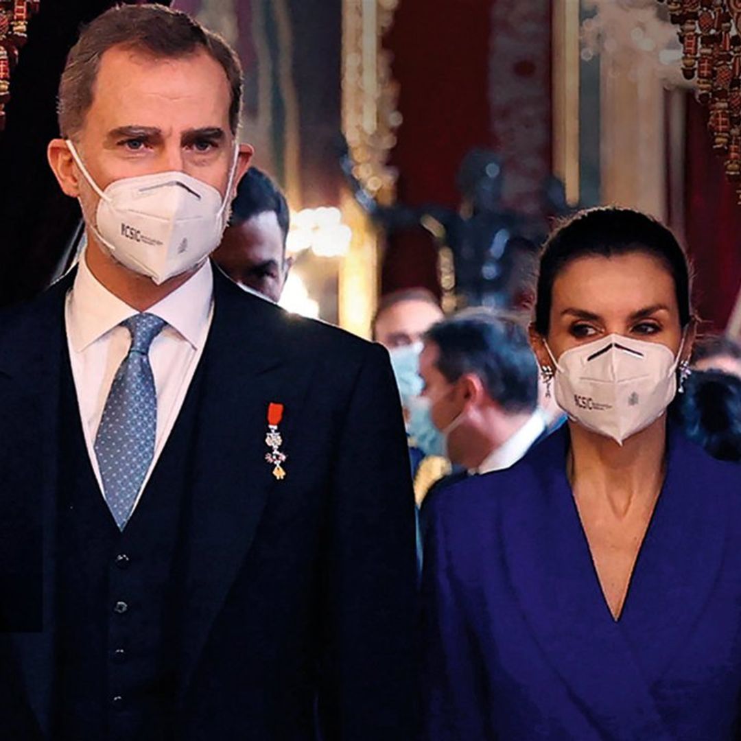 Doña Letizia, las claves de dos estilos: de Reina ejecutiva al Salón del Trono con su vestido más misterioso