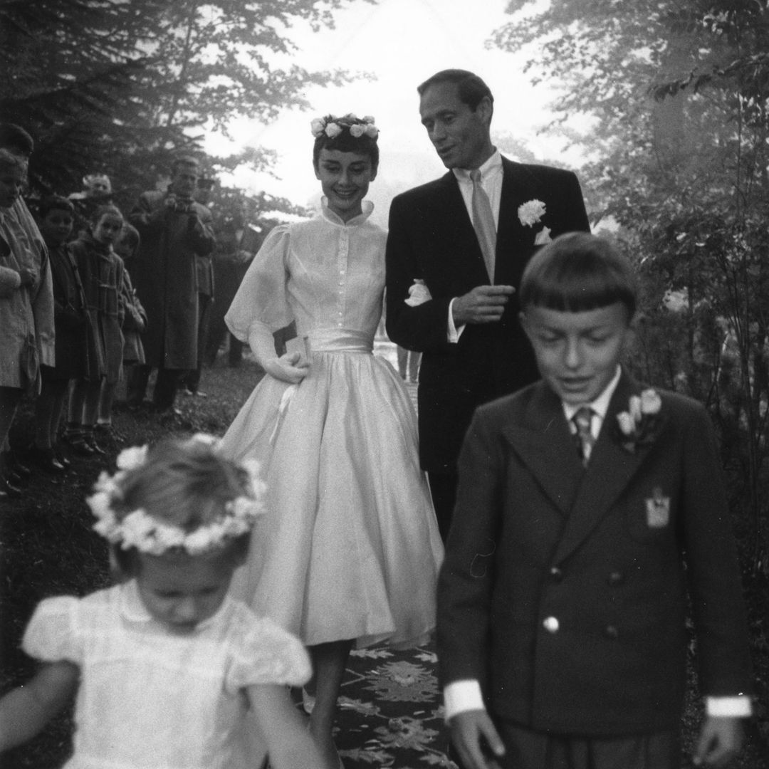 Todas las novias históricas que vistieron de Pierre Balmain, el diseñador que fascinó a la realeza y a las divas del cine
