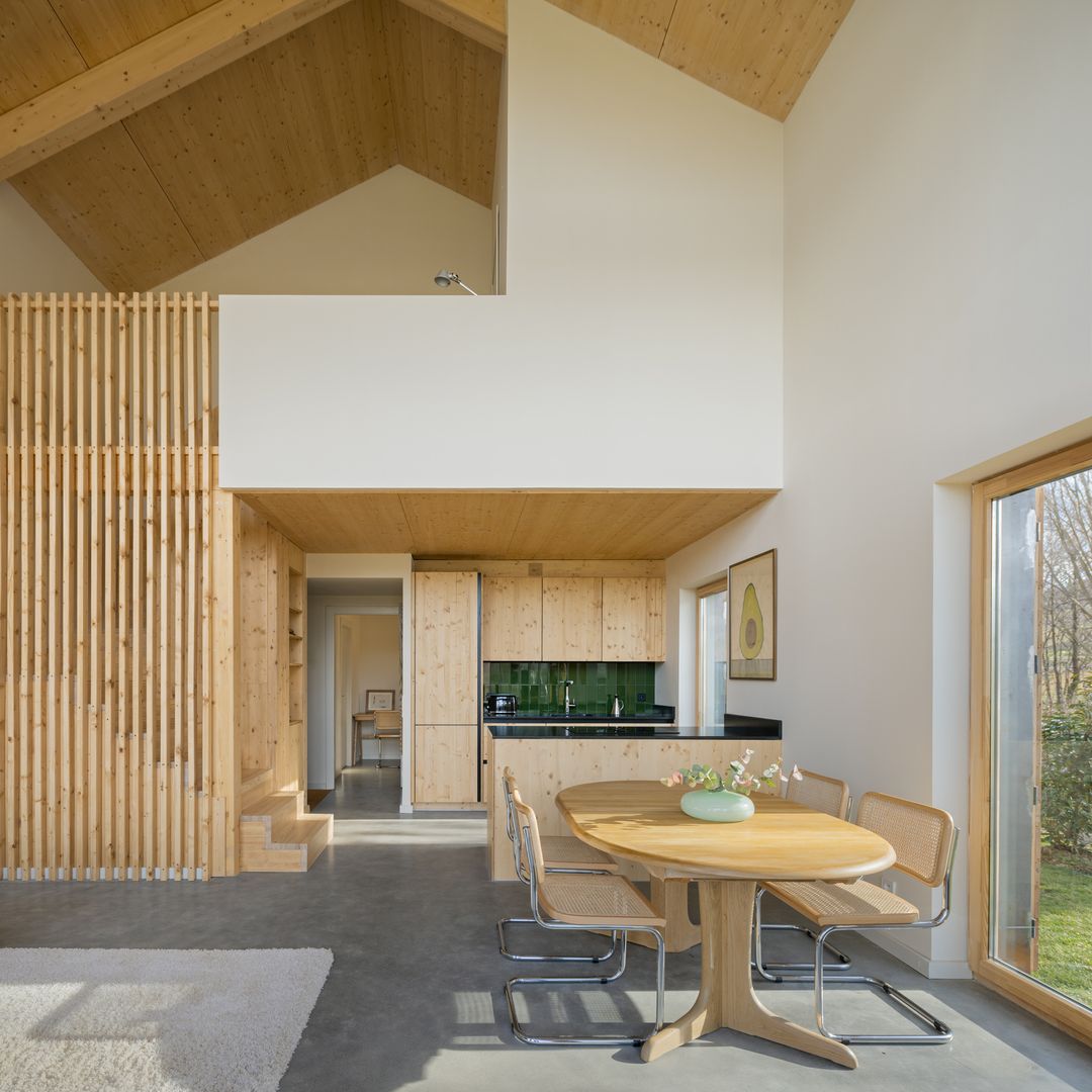 Las tres casas de la Cerdaña francesa que todos querríamos para vivir mejor: madera, luz natural y mucha conexión con la naturaleza