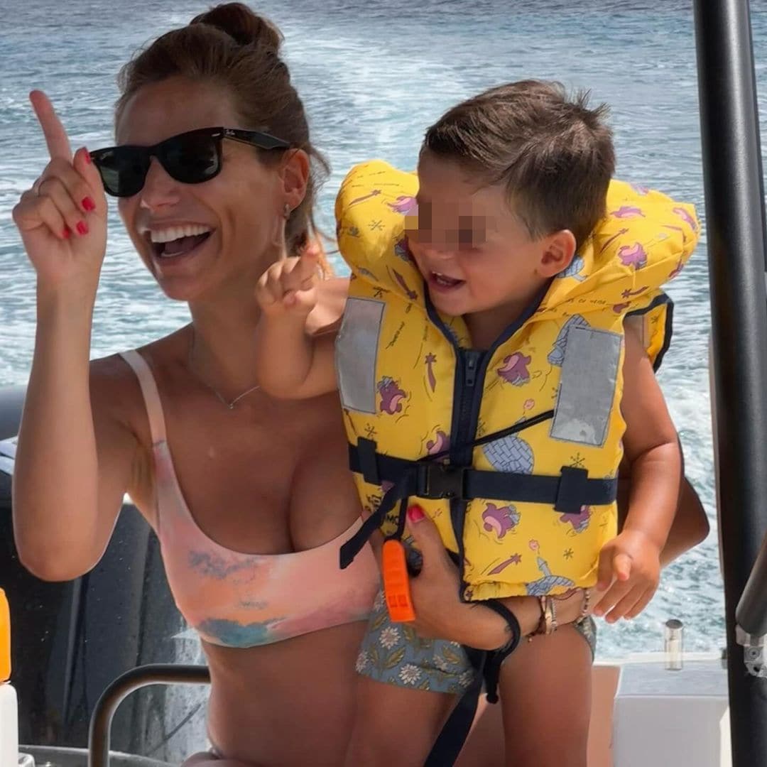 Lucía Villalón, vacaciones en familia tras afrontar un nuevo embarazo lleno de incertidumbre